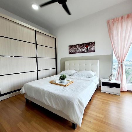 Residensi Flora Apartamento Seri Kembangan Exterior foto