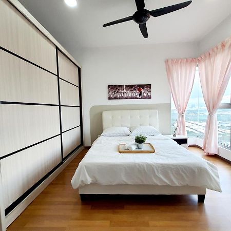 Residensi Flora Apartamento Seri Kembangan Exterior foto