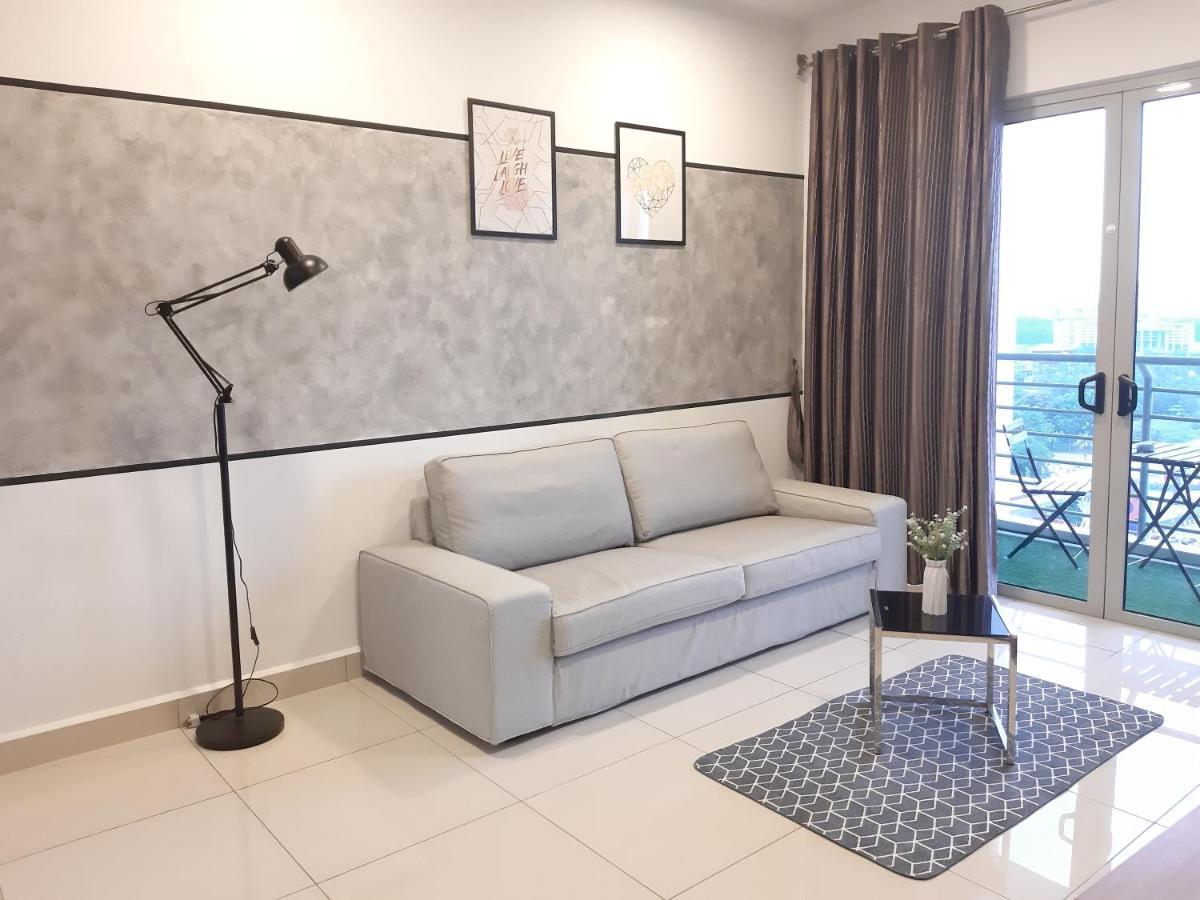 Residensi Flora Apartamento Seri Kembangan Exterior foto