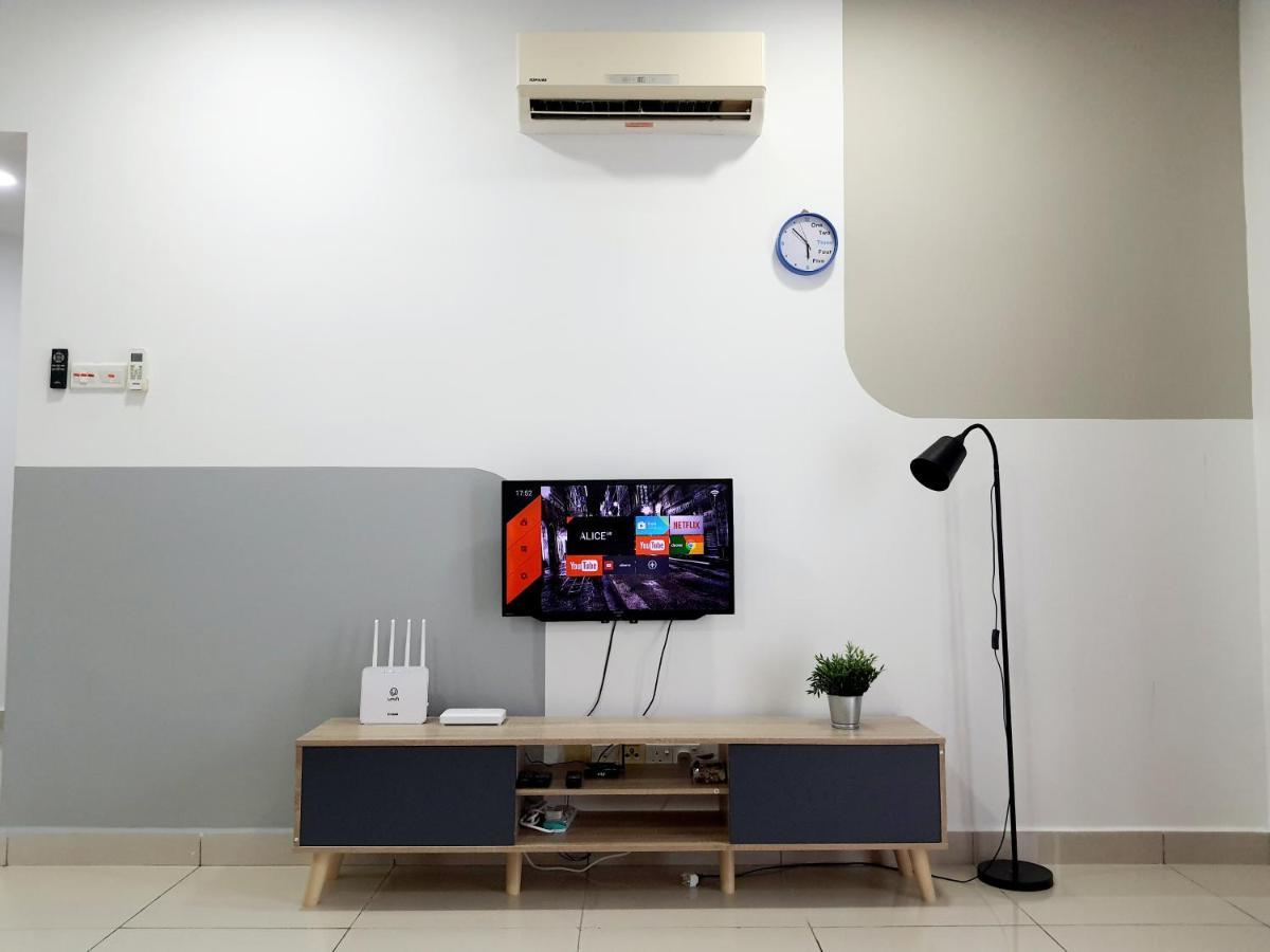 Residensi Flora Apartamento Seri Kembangan Exterior foto