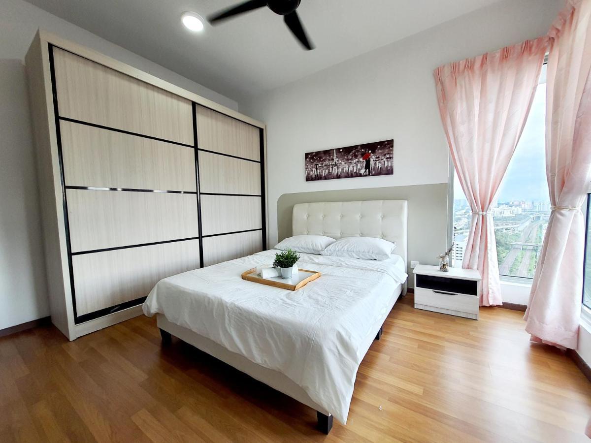 Residensi Flora Apartamento Seri Kembangan Exterior foto