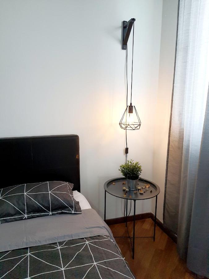 Residensi Flora Apartamento Seri Kembangan Exterior foto