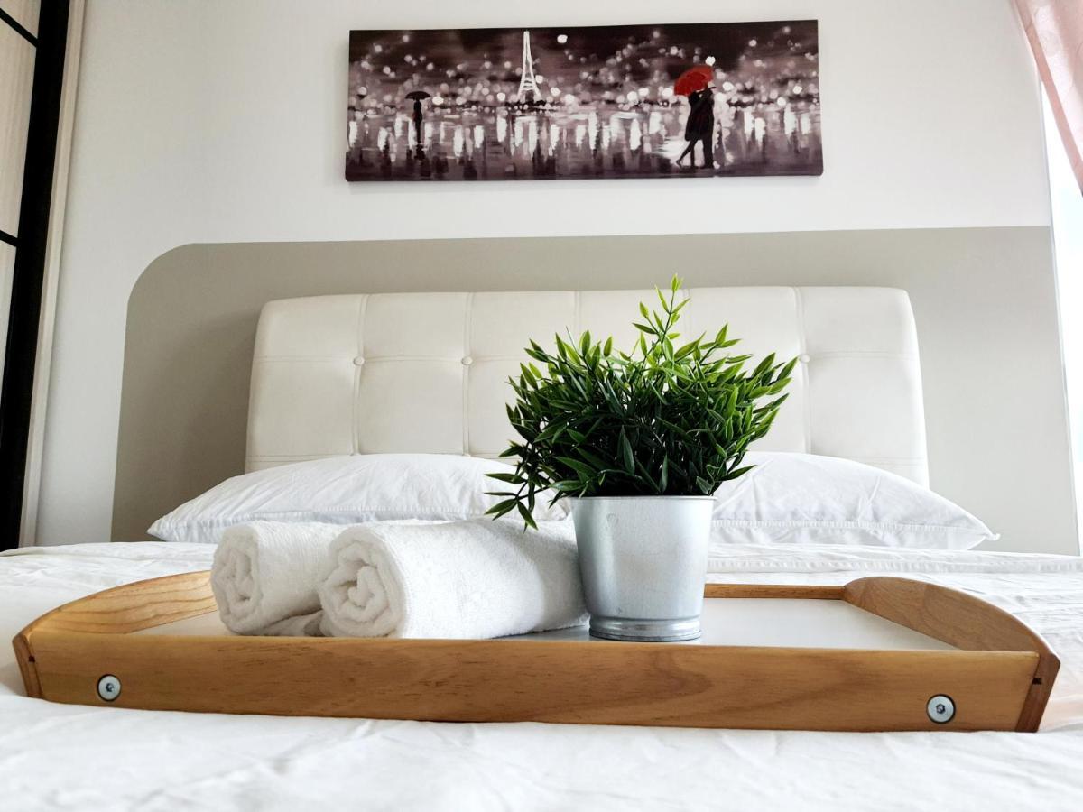 Residensi Flora Apartamento Seri Kembangan Exterior foto