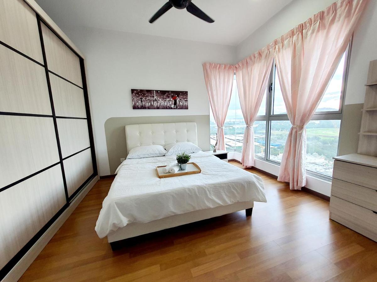 Residensi Flora Apartamento Seri Kembangan Exterior foto
