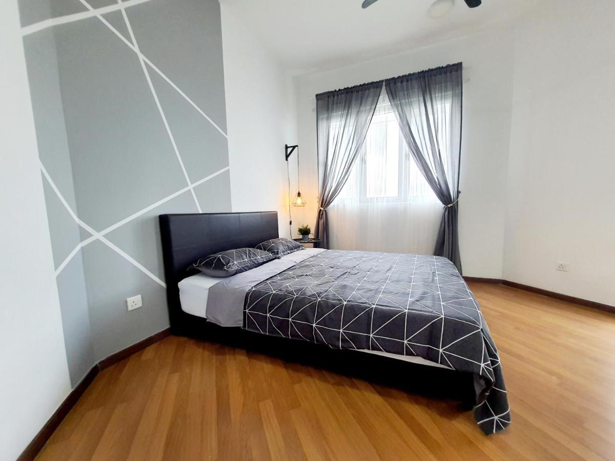 Residensi Flora Apartamento Seri Kembangan Exterior foto
