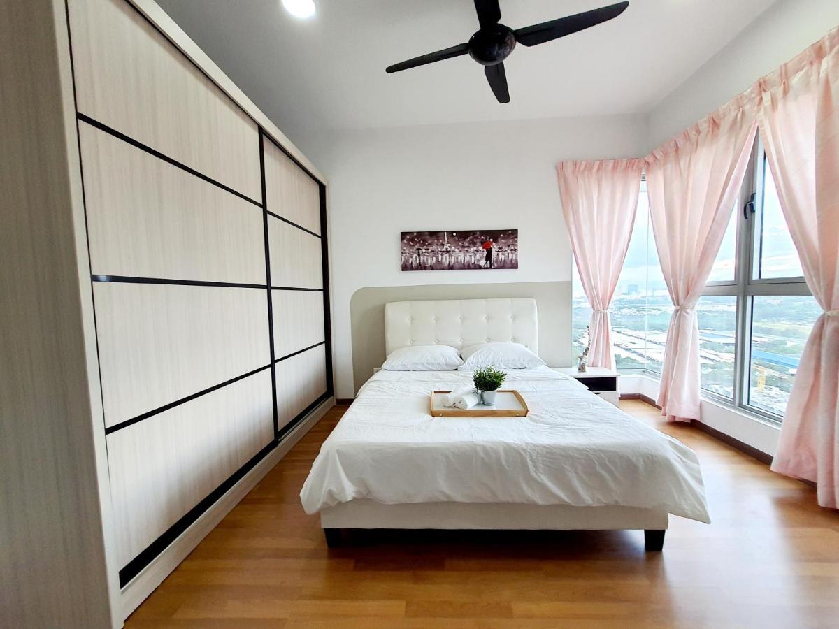Residensi Flora Apartamento Seri Kembangan Exterior foto