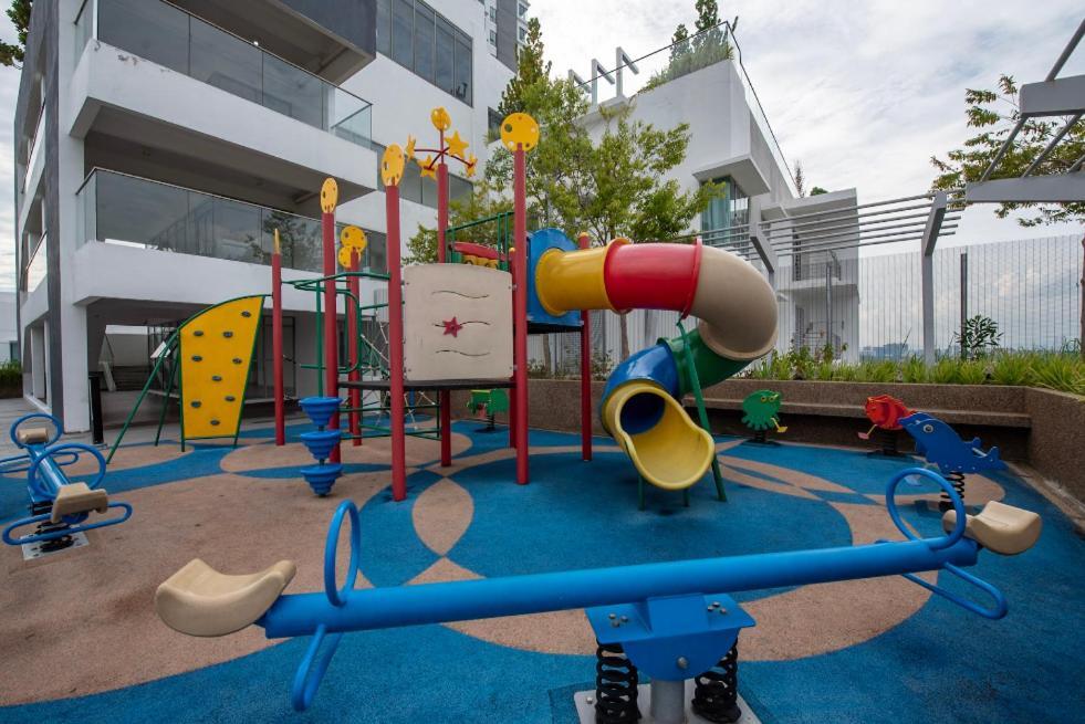 Residensi Flora Apartamento Seri Kembangan Exterior foto