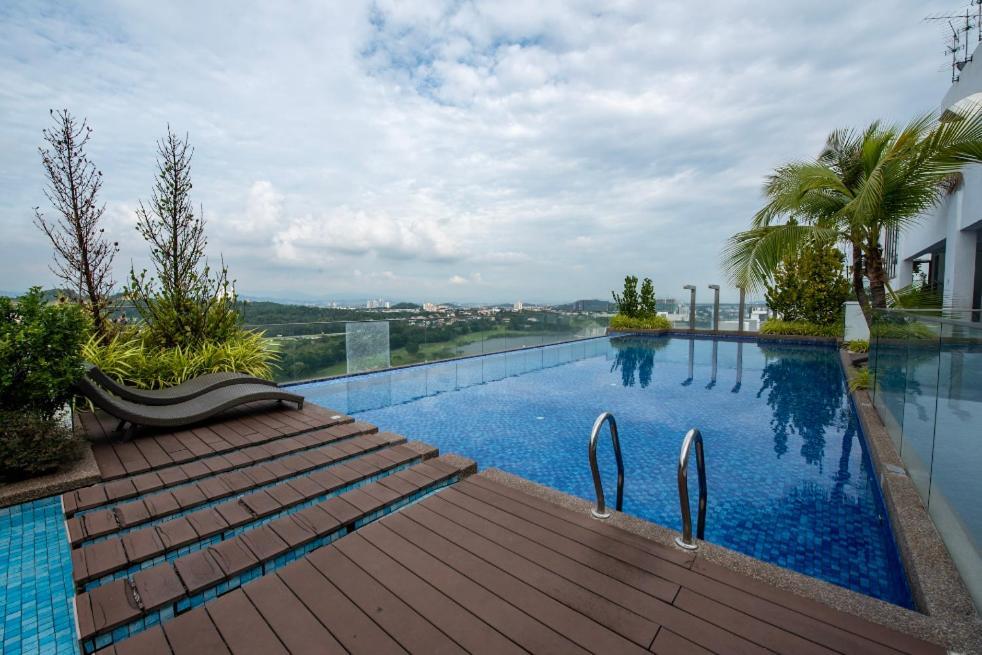 Residensi Flora Apartamento Seri Kembangan Exterior foto