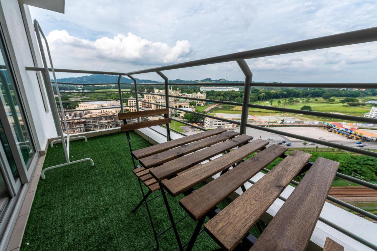 Residensi Flora Apartamento Seri Kembangan Exterior foto